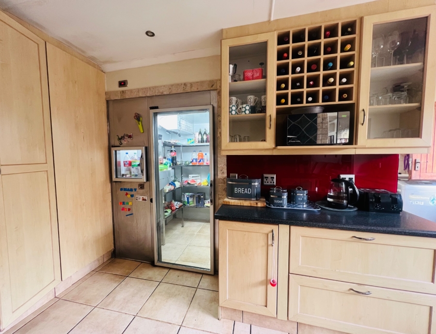 4 Bedroom Property for Sale in Twee Rivieren Western Cape